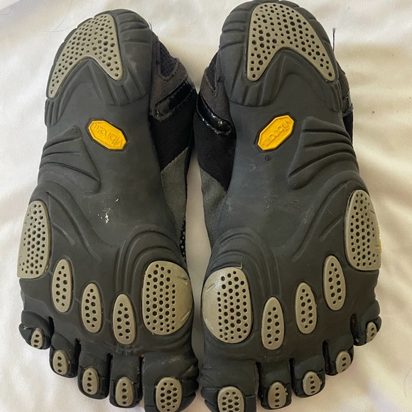 Vibram toe shoes - Picture 2 of 3